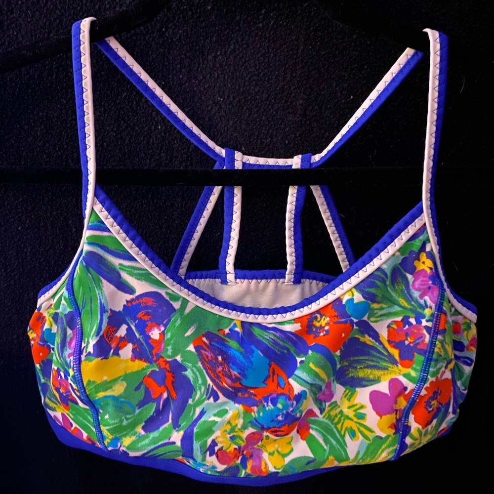 Unbranded bathing suit top or bandeau